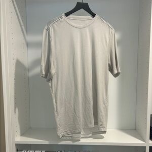 Vuori Short Sleeve Crew Tee in Light Gray